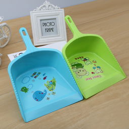 2元店日用小百貨熱銷(xiāo)探秘 從義烏國(guó)際商貿(mào)城看灰斗簸箕的批發(fā)新趨勢(shì)